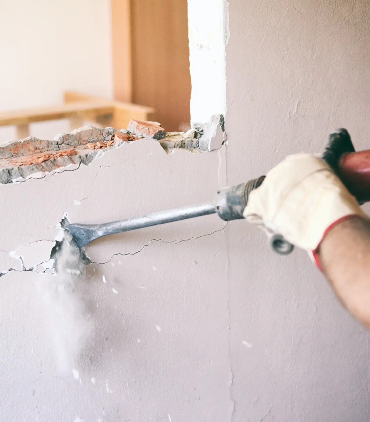 Funkel Service Ein Bohrer an einer Innenwand